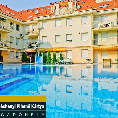Oazis Wellness Apartman2 ไฮจ์ดุสโซบอสโล ภายนอก รูปภาพ