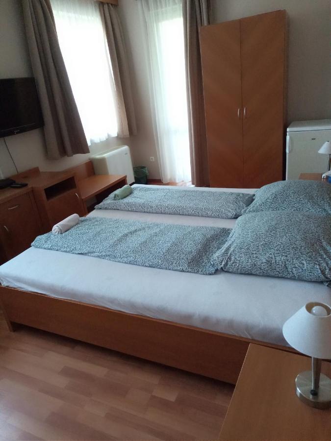 Oazis Wellness Apartman2 ไฮจ์ดุสโซบอสโล ภายนอก รูปภาพ