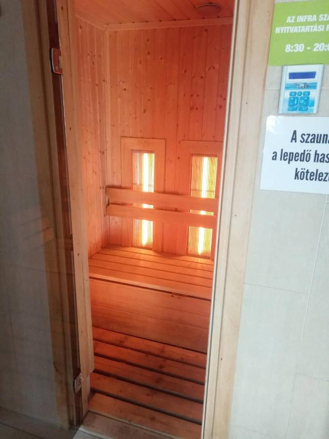 Oazis Wellness Apartman2 ไฮจ์ดุสโซบอสโล ภายนอก รูปภาพ