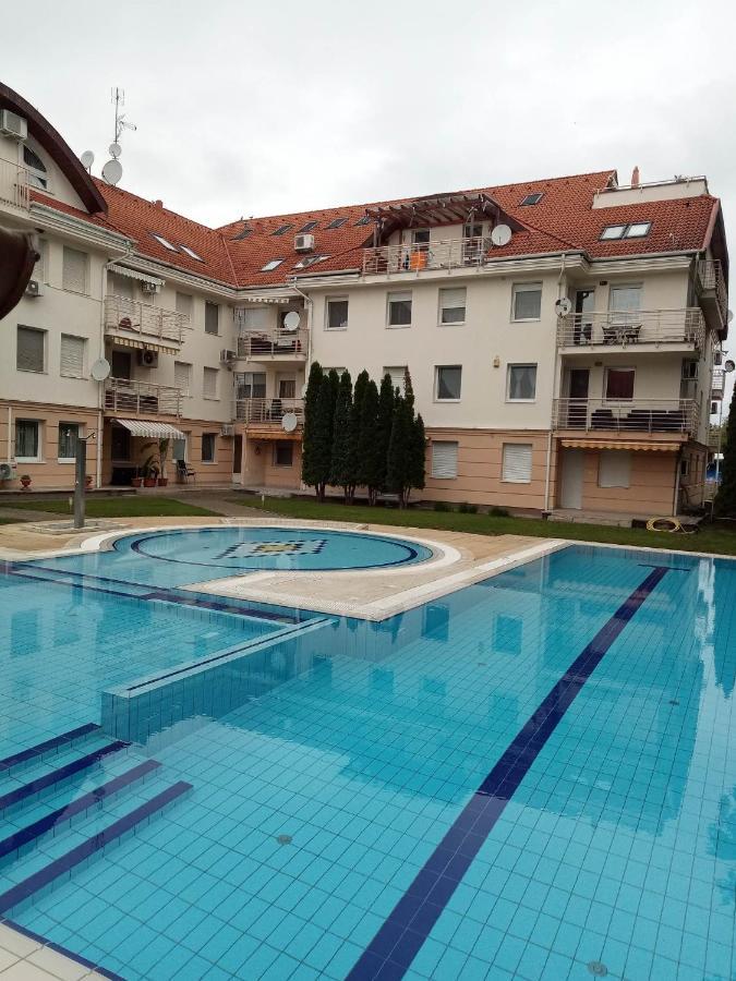 Oazis Wellness Apartman2 ไฮจ์ดุสโซบอสโล ภายนอก รูปภาพ
