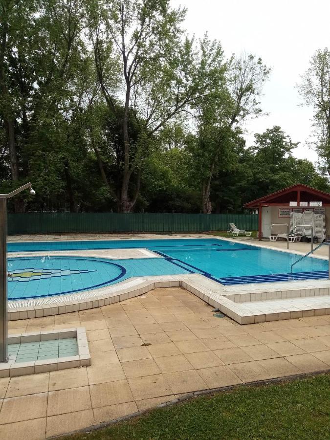 Oazis Wellness Apartman2 ไฮจ์ดุสโซบอสโล ภายนอก รูปภาพ