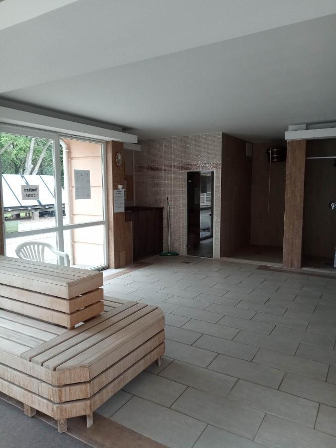 Oazis Wellness Apartman2 ไฮจ์ดุสโซบอสโล ภายนอก รูปภาพ
