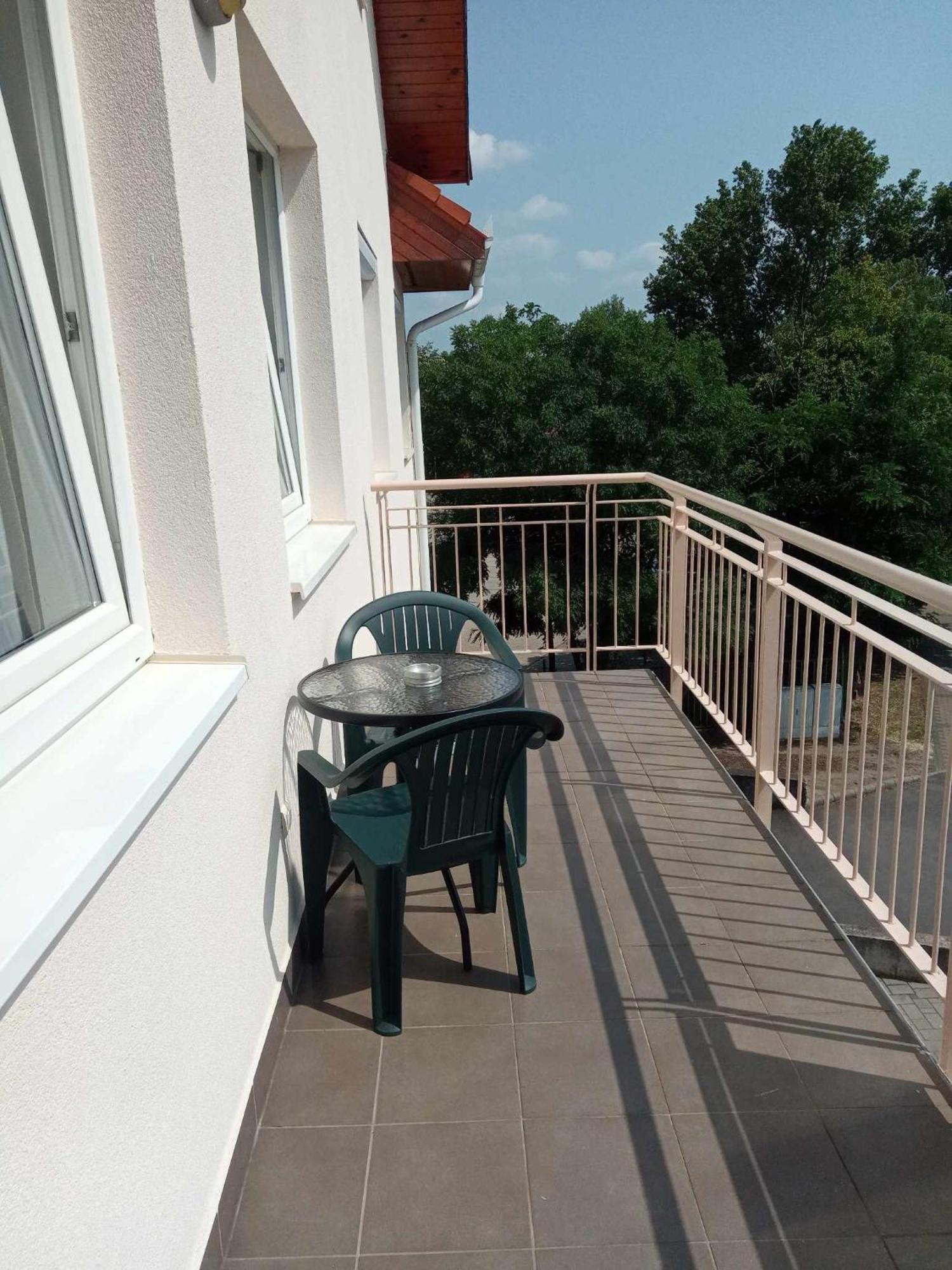 Oazis Wellness Apartman2 ไฮจ์ดุสโซบอสโล ภายนอก รูปภาพ
