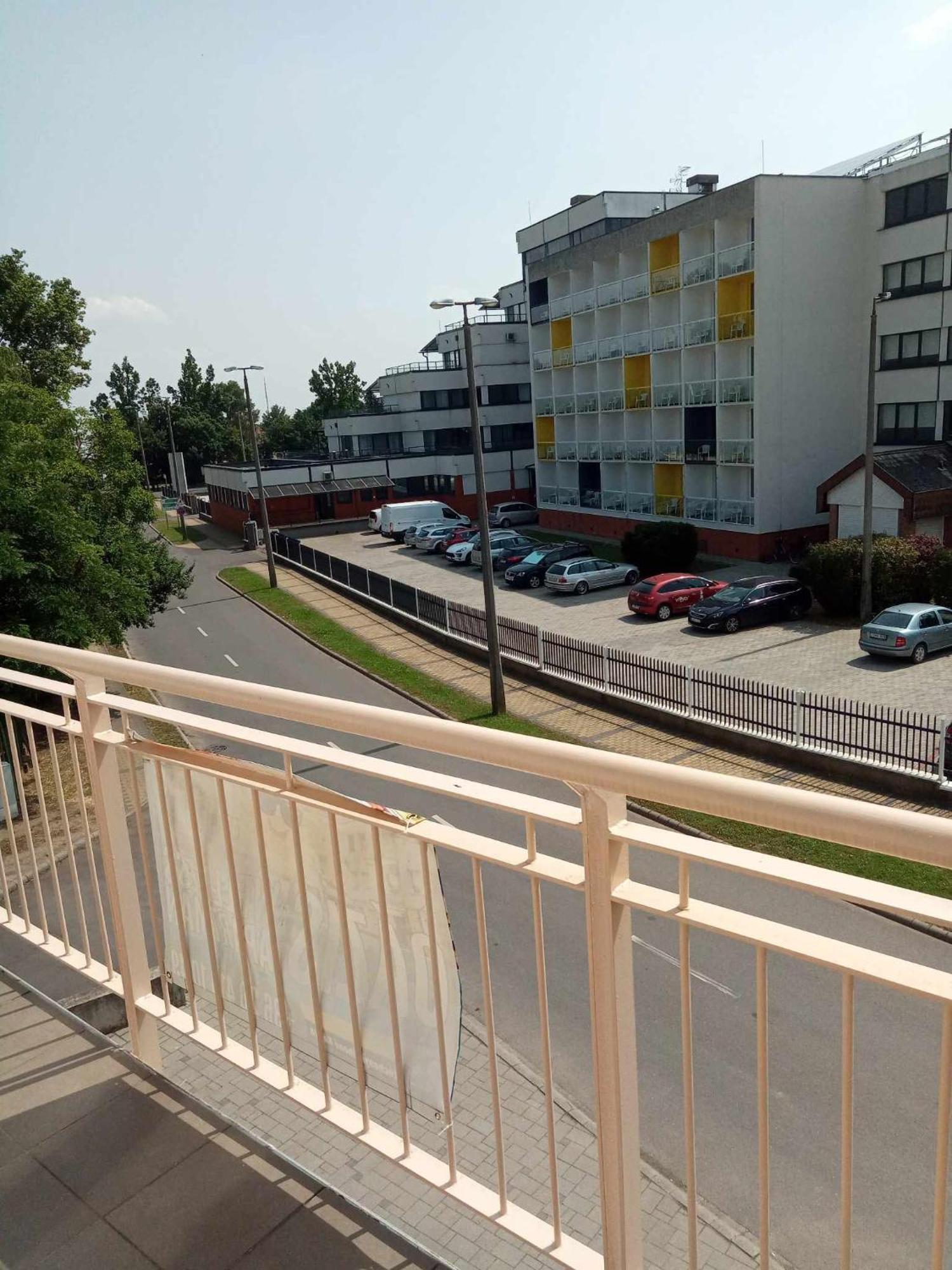 Oazis Wellness Apartman2 ไฮจ์ดุสโซบอสโล ภายนอก รูปภาพ