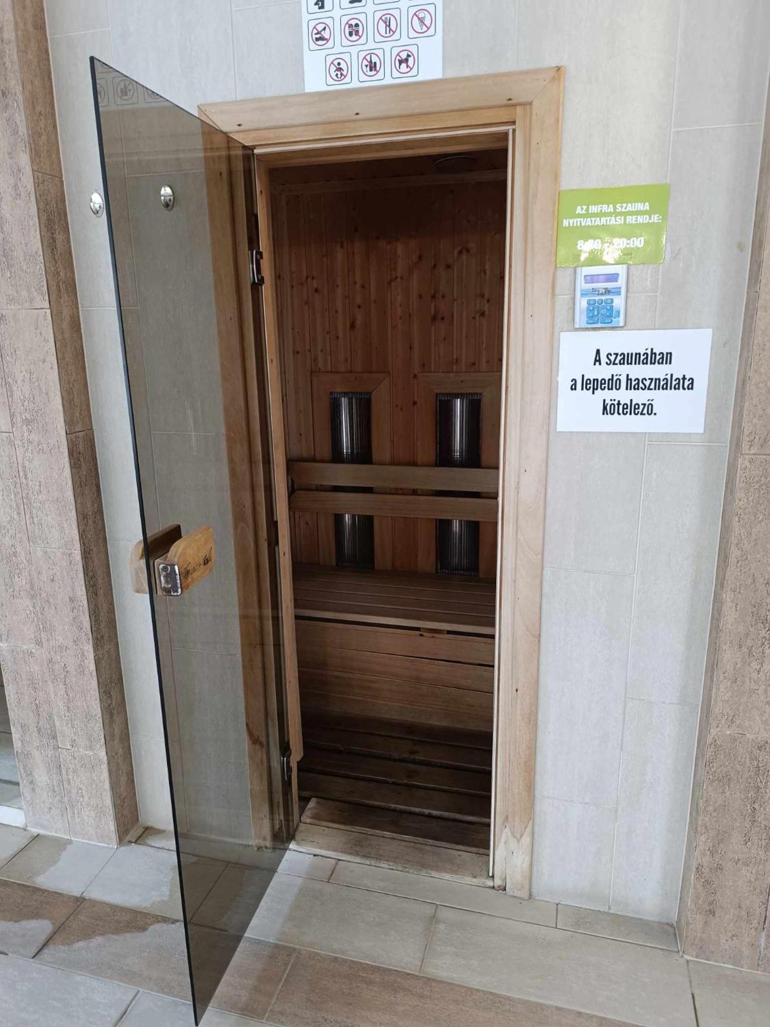 Oazis Wellness Apartman2 ไฮจ์ดุสโซบอสโล ภายนอก รูปภาพ