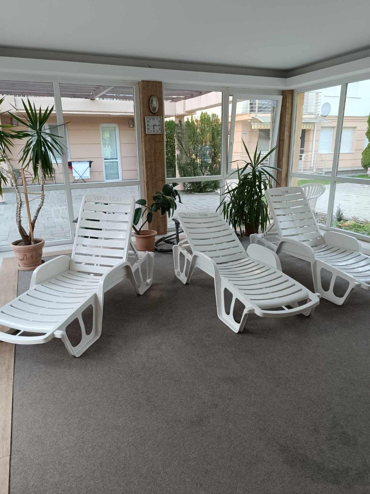Oazis Wellness Apartman2 ไฮจ์ดุสโซบอสโล ภายนอก รูปภาพ