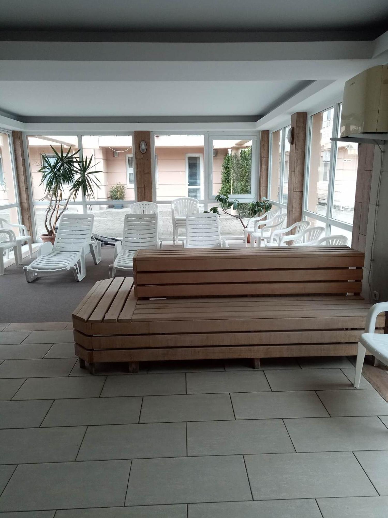 Oazis Wellness Apartman2 ไฮจ์ดุสโซบอสโล ภายนอก รูปภาพ
