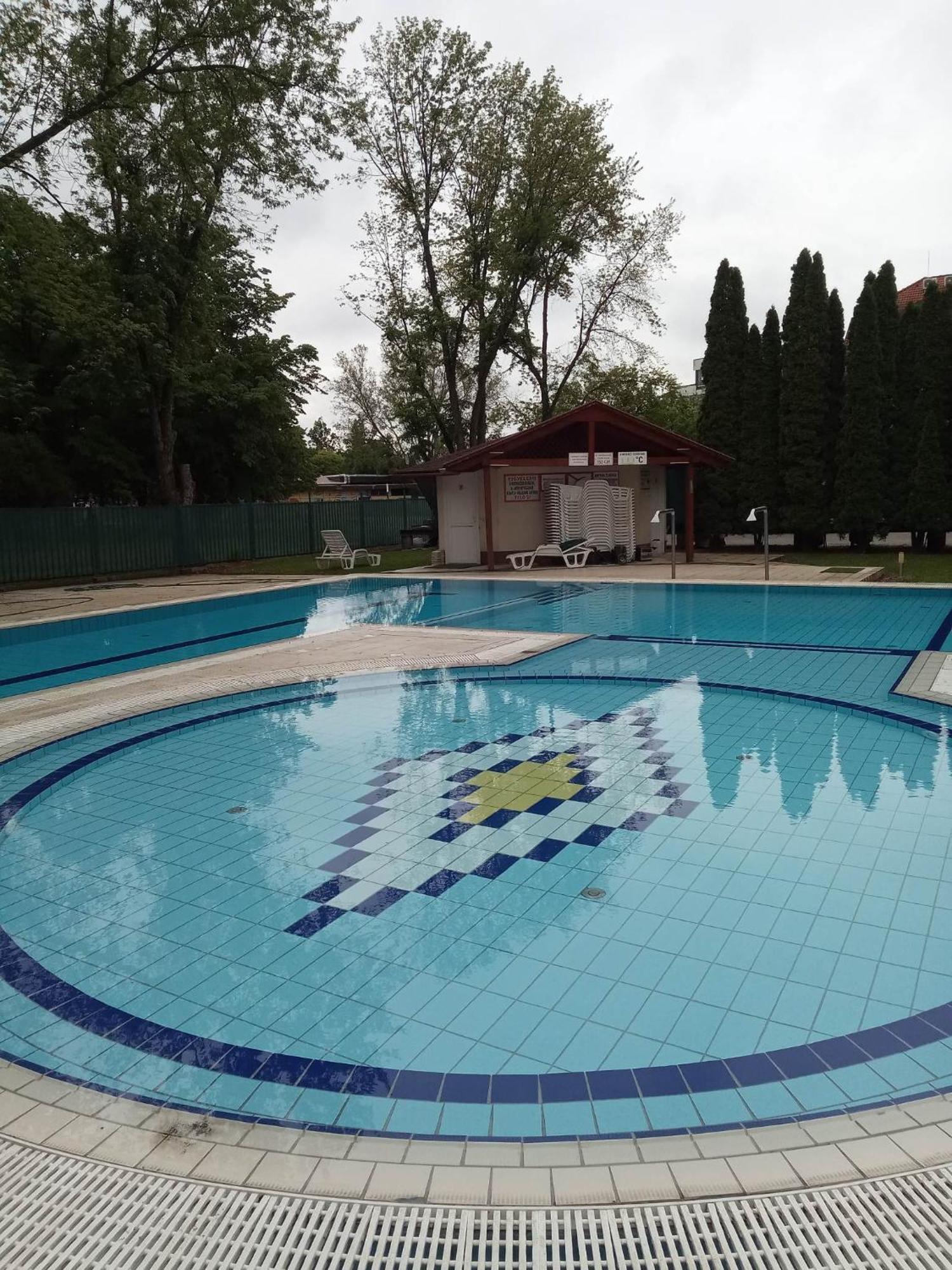 Oazis Wellness Apartman2 ไฮจ์ดุสโซบอสโล ภายนอก รูปภาพ
