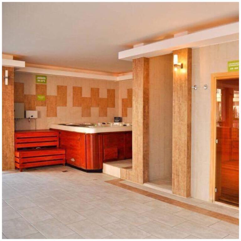 Oazis Wellness Apartman2 ไฮจ์ดุสโซบอสโล ภายนอก รูปภาพ
