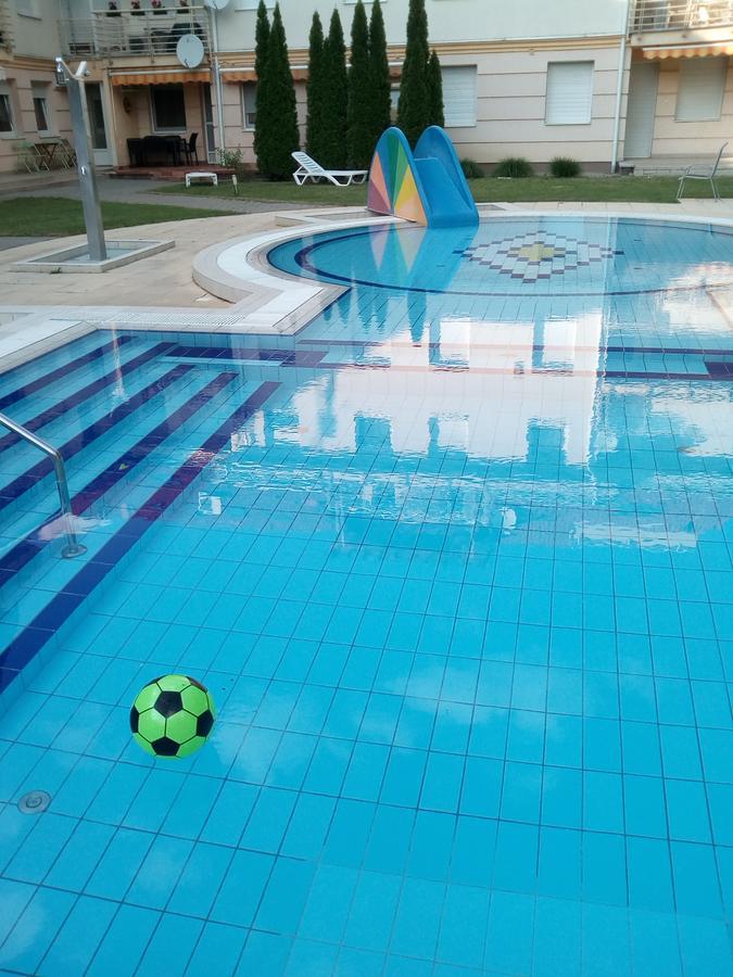 Oazis Wellness Apartman2 ไฮจ์ดุสโซบอสโล ภายนอก รูปภาพ