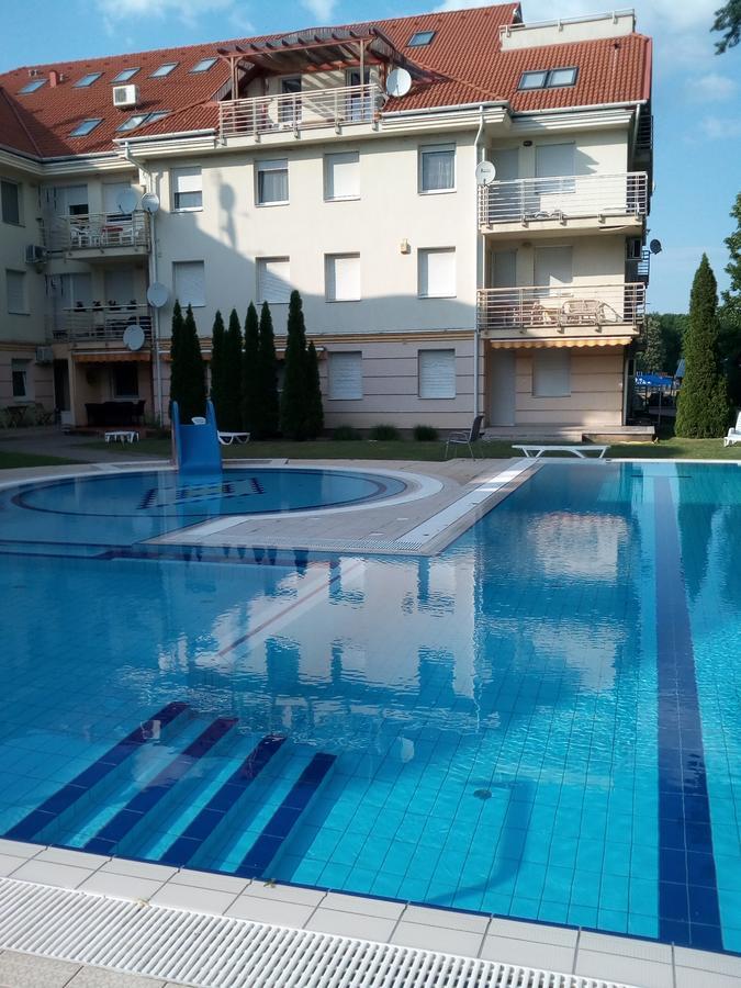 Oazis Wellness Apartman2 ไฮจ์ดุสโซบอสโล ภายนอก รูปภาพ
